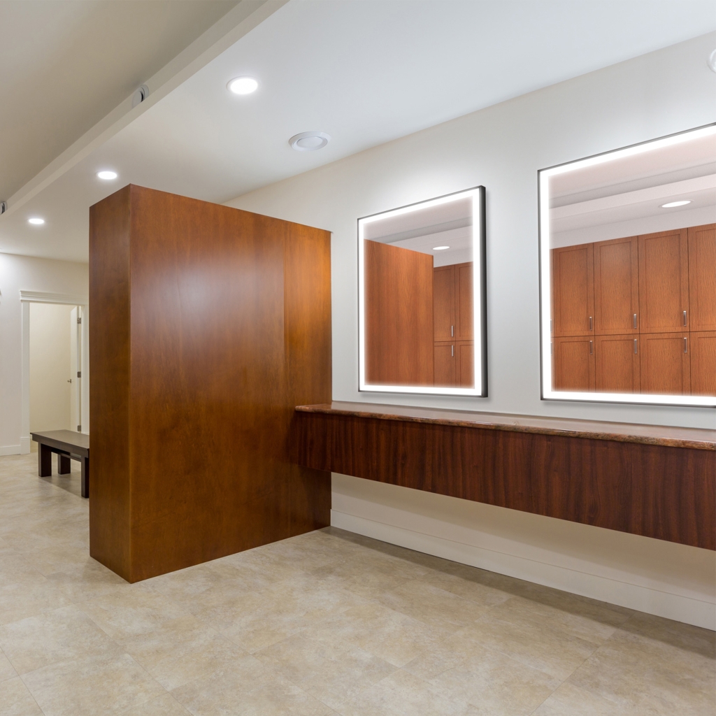 Contour™ Edge Illuminated Mirror image 3
