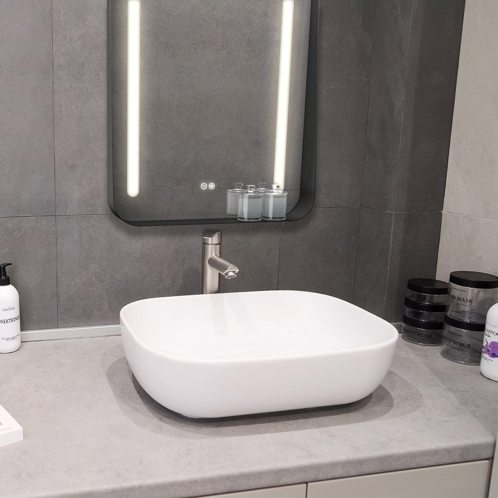 Ledge™ Curve Illuminated Mirror image 3