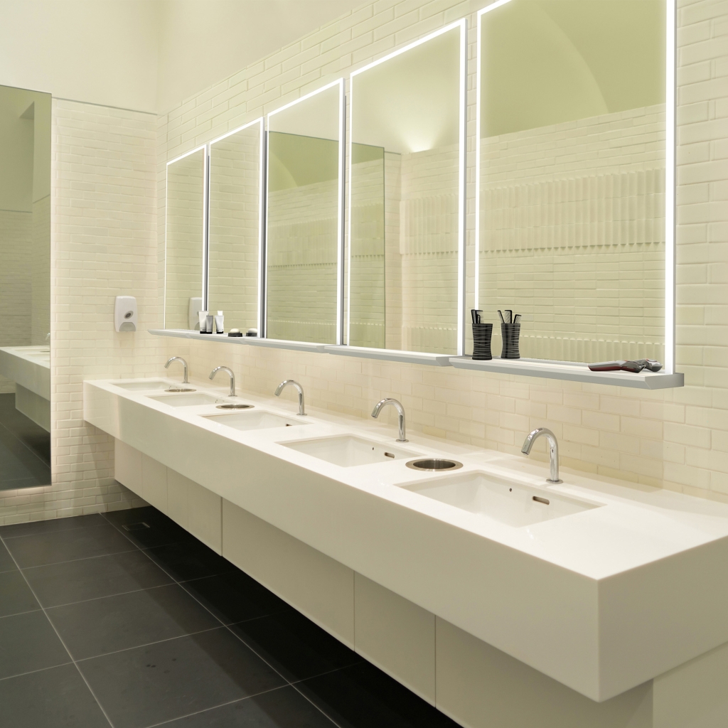 Ledge™ Classic Illuminated Mirror image 3
