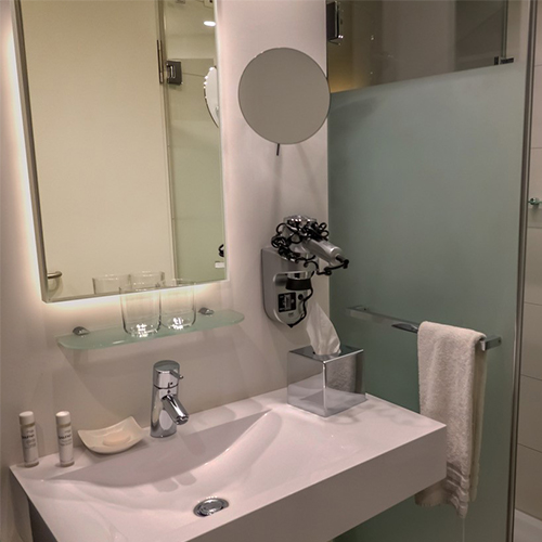 LOOK™ Classic Illuminated Mirror image 3