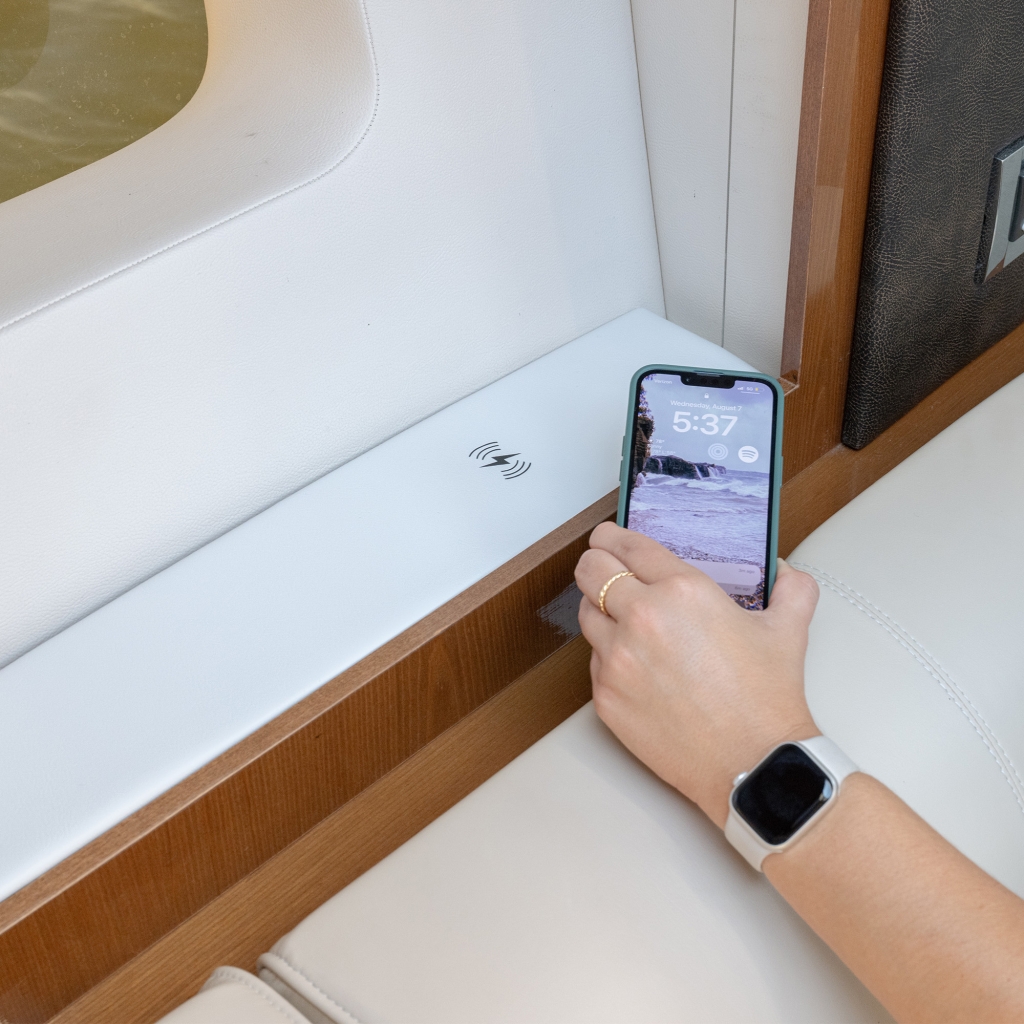 MAX™ Rectangular Wireless Charger image 9