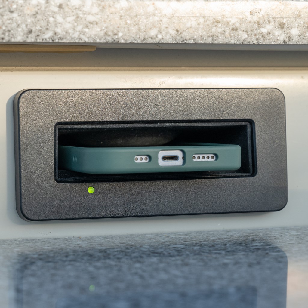 Rise™ Wireless Pocket Charger